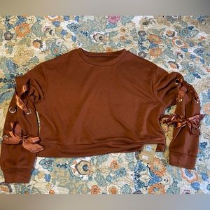 Cropped ribbon tie sleeves sweatshirt